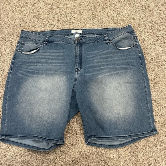Lane Bryant Jeans Short - Picture 2 of 9